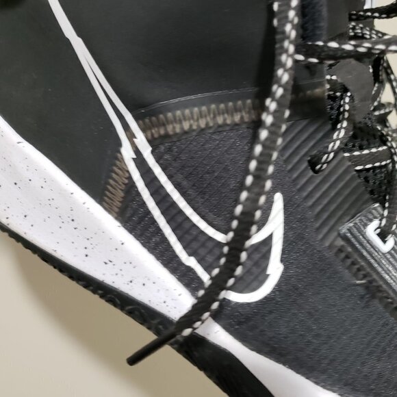 BOY Good Condition Sneakers, Black and White Nike, Size 7Y - Picture 10 of 11